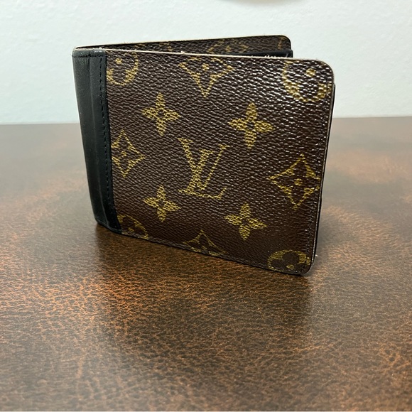 Men’s Louis Vuitton Bifold Wallet - Picture 2 of 15